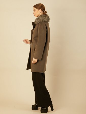 Зимнее пальто со съёмным воротником из меха лисицы