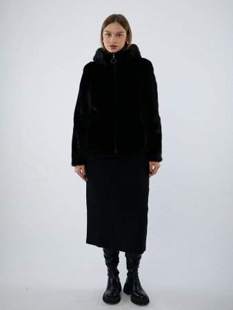 Укороченная шуба из меха норки с капюшоном