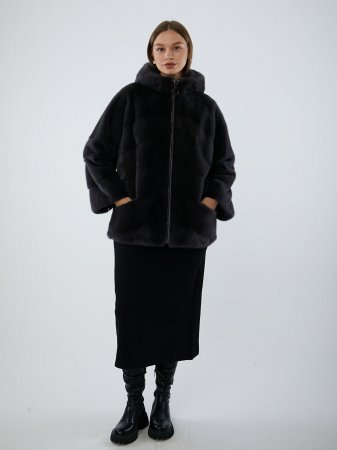 Укороченная шуба из меха норки с капюшоном