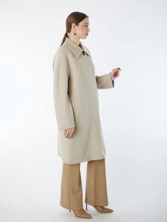 Демисезонное пальто с отложным воротником