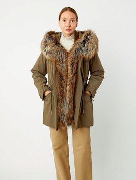 Парка с отделкой мехом лисы