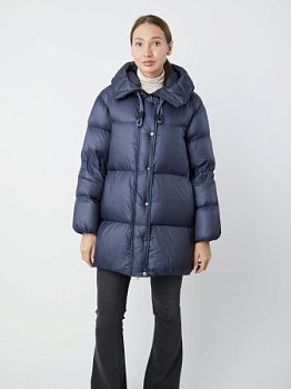 Стильный пуховик с капюшоном