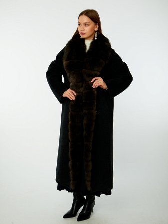 Стильное пальто со съёмным мехом песца