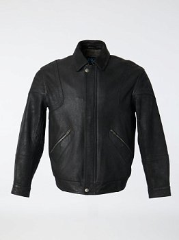 Стильный бомбер из натуральной кожи