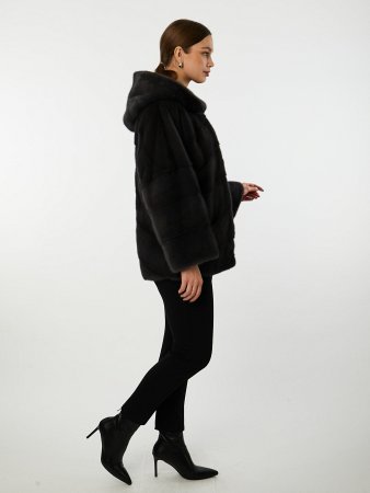 Укороченная шуба из меха норки с капюшоном