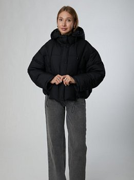 Пуховик женский укороченный с капюшоном