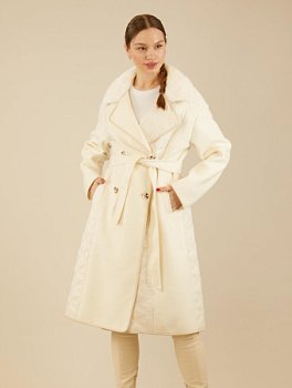 Комбинированное пальто с английским воротником и отделкой мехом норки
