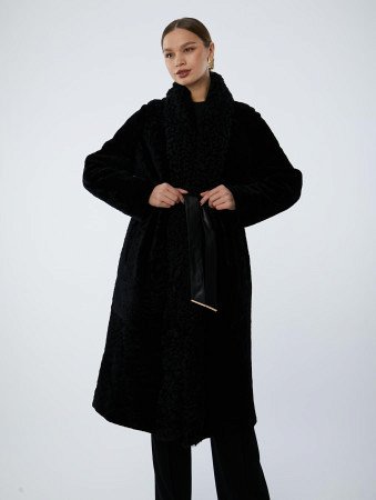 Длинная шуба из астрагана с шалевым воротом