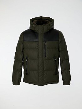 Укороченный пуховик с капюшоном