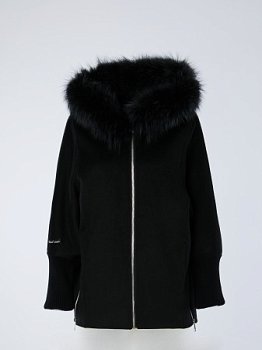 Пальто из натуральной шерсти с отделкой мехом лисы