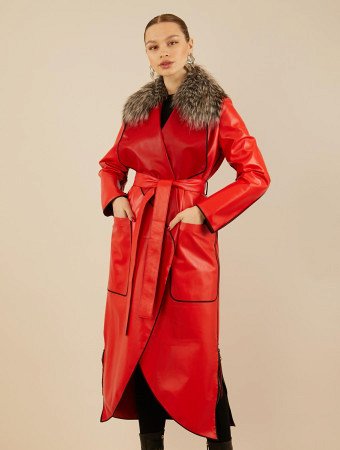 Пальто из натуральной кожи с отделкой мехом лисы
