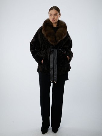 Укороченная шуба из астрагана с английским воротником