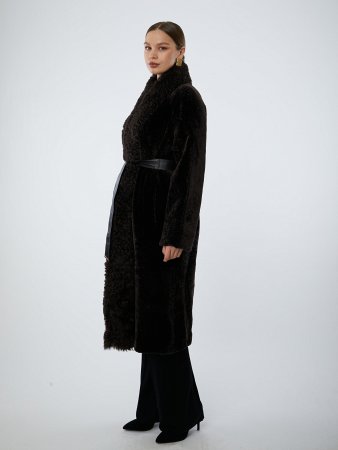 Длинная шуба из астрагана с шалевым воротом