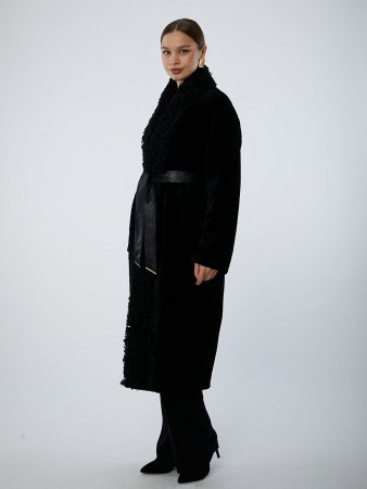 Длинная шуба из астрагана с шалевым воротом