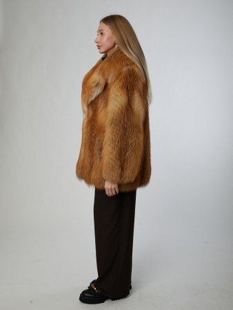 Укороченная шуба из натурального меха лисы