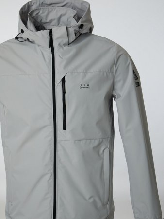 Ветровка с капюшоном