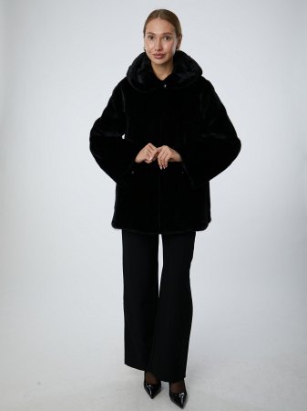 Укороченная шуба из меха норки с капюшоном