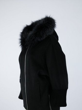 Пальто из натуральной шерсти с отделкой мехом лисы