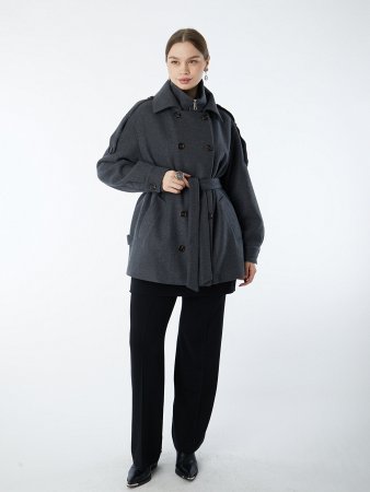 Укороченное пальто со съемным воротником-манишкой