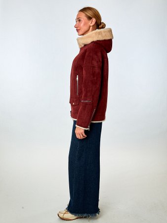 Укороченная экодубленка с капюшоном