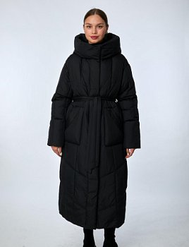 Пуховик женский с капюшоном удлинённый