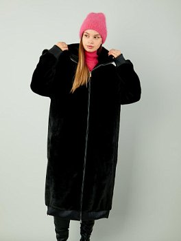 Шуба из эконорки с капюшоном