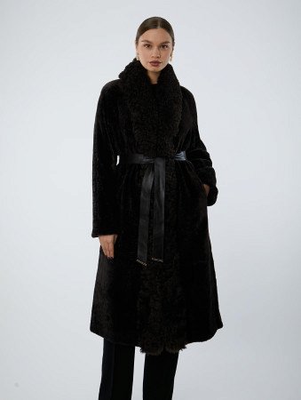 Длинная шуба из астрагана с шалевым воротом