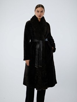 Длинная шуба из астрагана с шалевым воротом