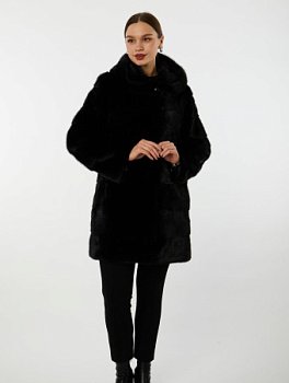 Шуба из меха норки с капюшоном