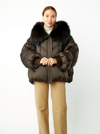 Стильный пуховик с капюшоном