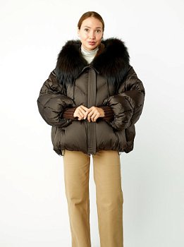 Стильный пуховик с капюшоном