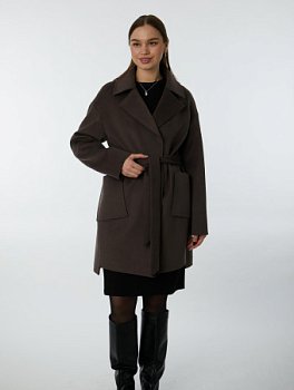 Укороченное пальто с накладными карманами