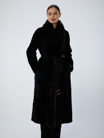 Длинная шуба из астрагана с шалевым воротом