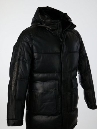 Удлиненный кожаный пуховик с капюшоном