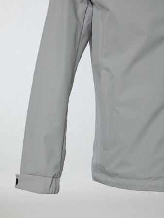 Ветровка с капюшоном