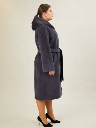 Зимнее пальто с капюшоном и поясом