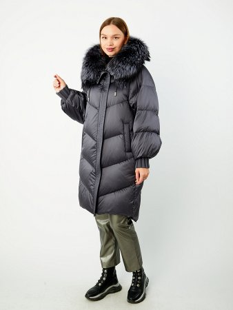Удлиненный пуховик с капюшоном и отделкой из лисы