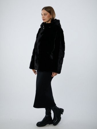 Укороченная шуба из меха норки с капюшоном