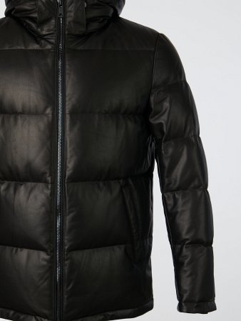 Кожаный пуховик с капюшоном 