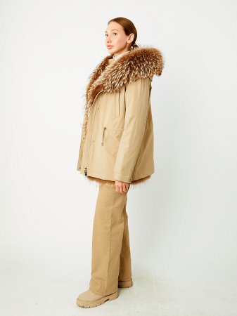 Парка с отделкой мехом енота