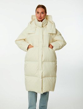 Удлиненный пуховик с капюшоном