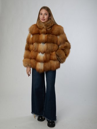 Укороченная шуба из меха лисы