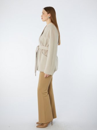 Пальто полушерстяное укороченное с воротником-стойкой и поясом