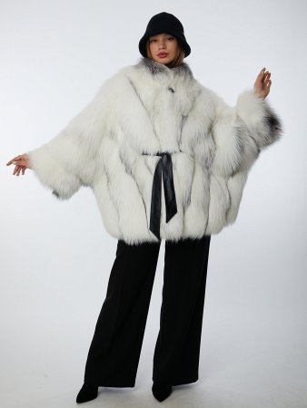 Укороченная шуба из меха лисы