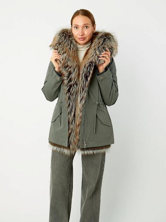 Парка с отделкой мехом лисы