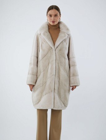 Шуба из меха норки с английским воротником