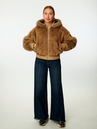 Укороченная шуба из экомеха с капюшоном