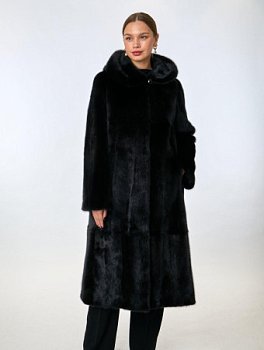 Длинная шуба из меха норки с капюшоном