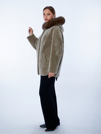 Шуба из астрагана в рубашечном стиле