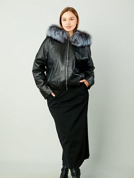 Утепленная куртка из натуральной кожи с капюшоном